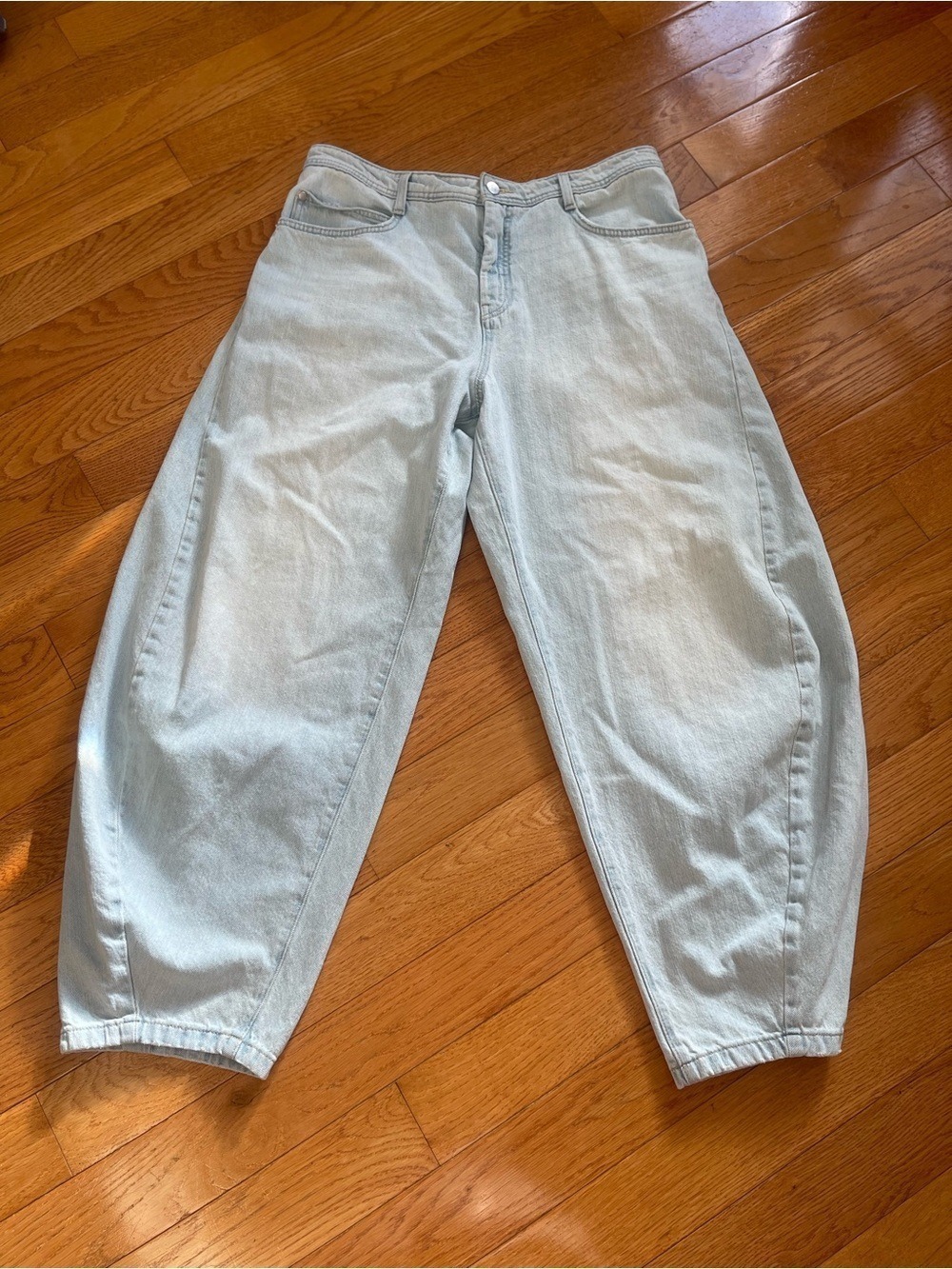 Pilcro Modern High-Waisted Baggy Barrel Jeans in Light Wash Denim Size 32 - Picture 2 of 12